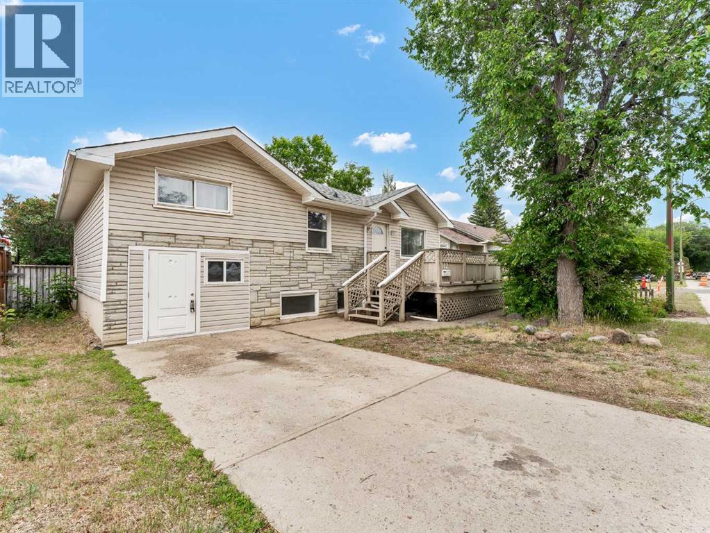 Property at 112 8 Street SW image 1