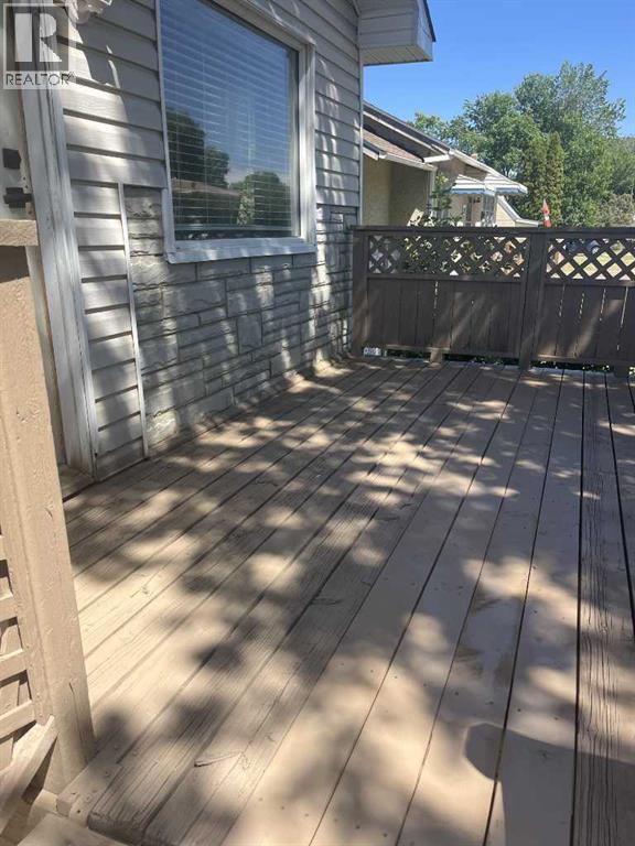Property at 112 8 Street SW image 5