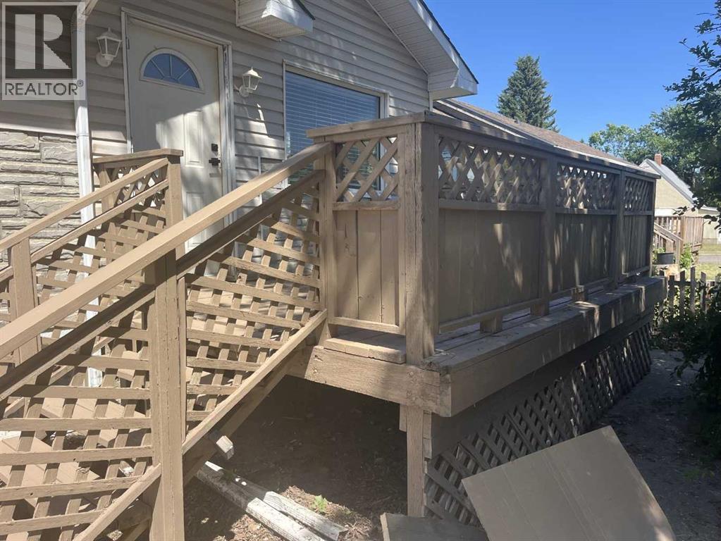 Property at 112 8 Street SW image 3