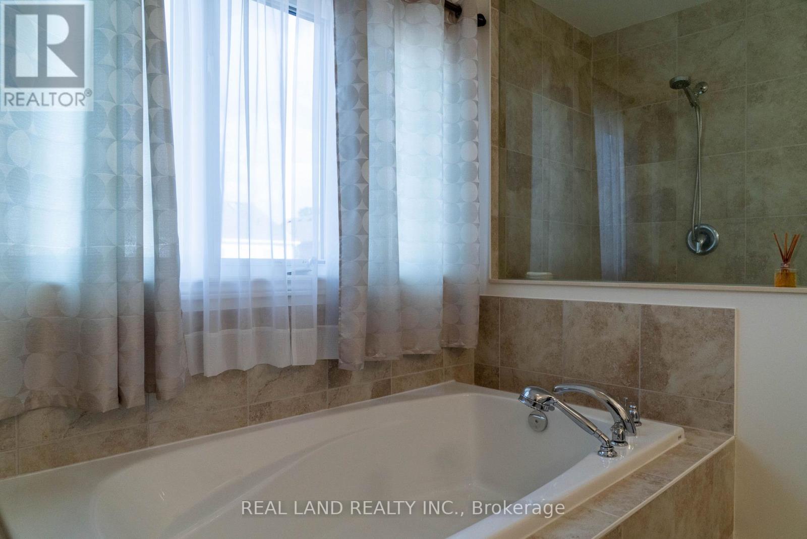 6284 St. Michael Avenue, Niagara Falls, Ontario  L2H 0C7 - Photo 19 - X12350006