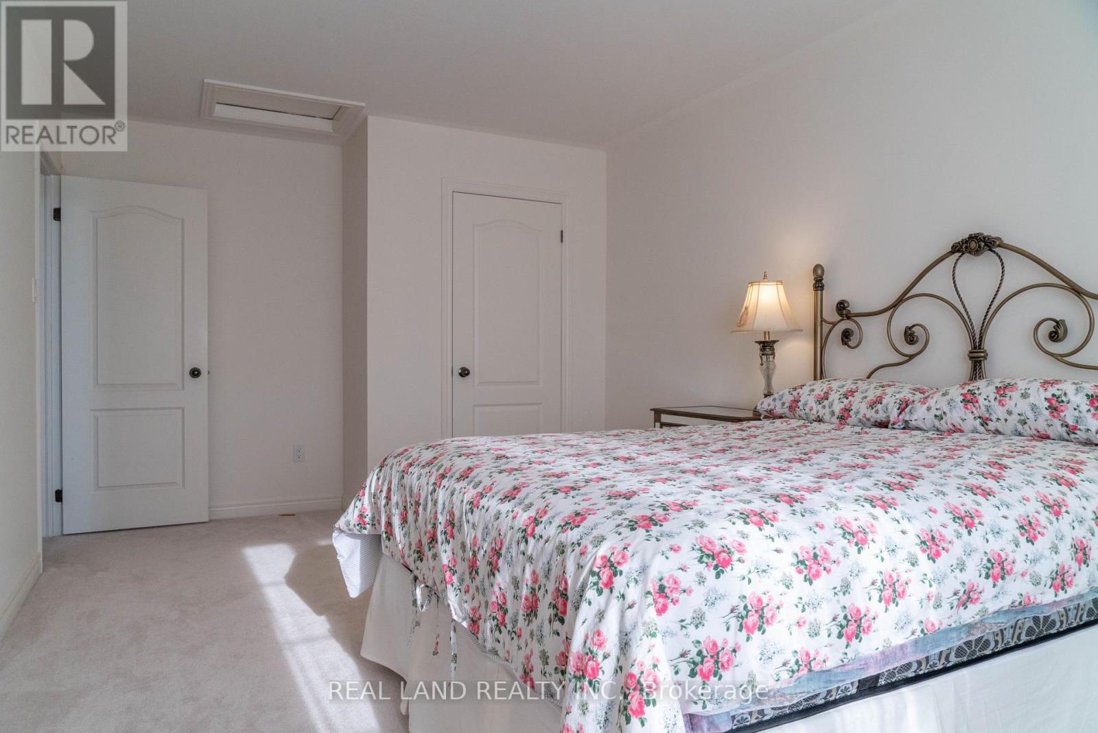 6284 St. Michael Avenue, Niagara Falls, Ontario  L2H 0C7 - Photo 21 - X12350006