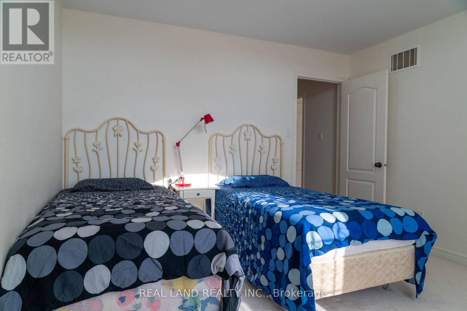 6284 St. Michael Avenue, Niagara Falls, Ontario  L2H 0C7 - Photo 22 - X12350006
