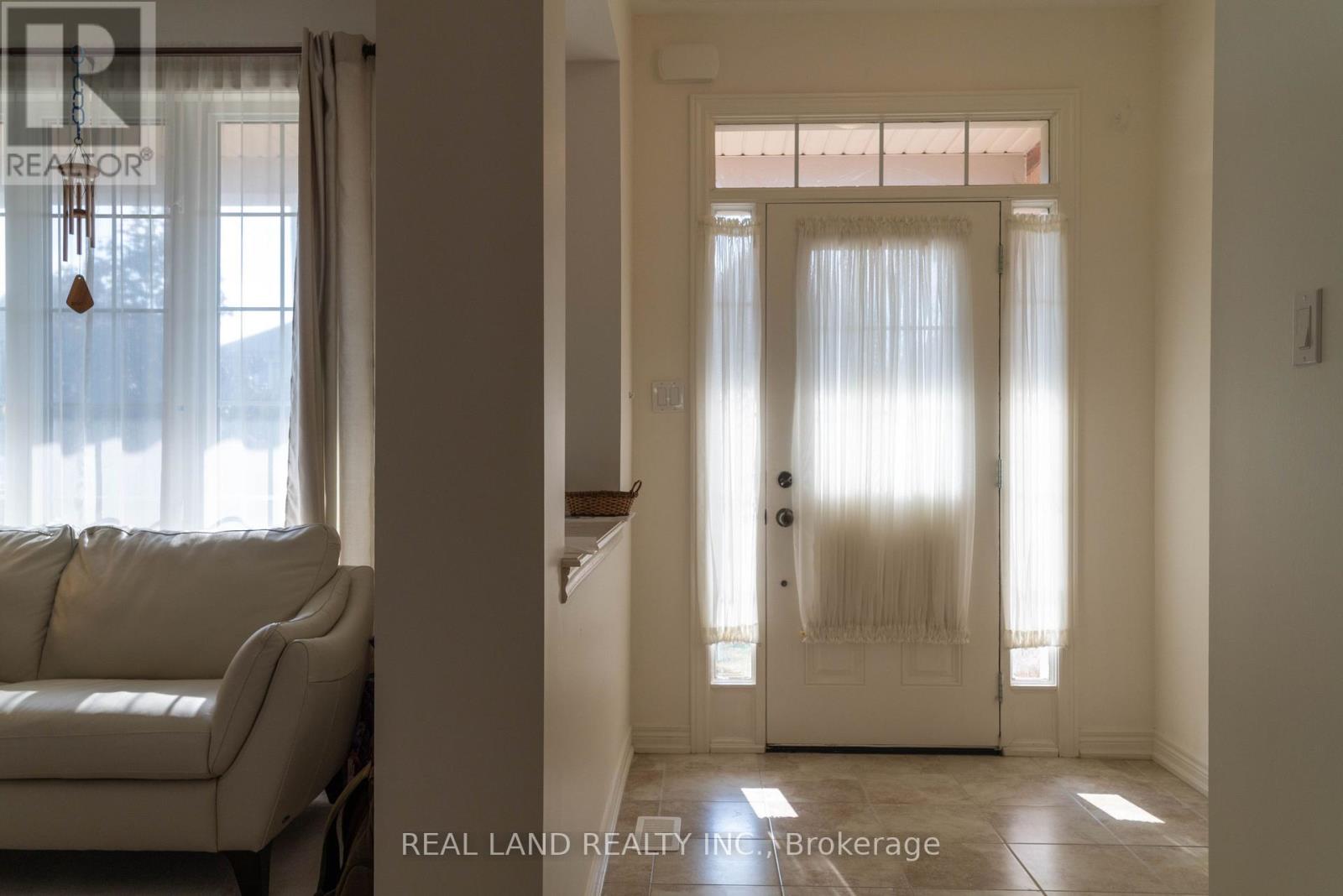 6284 St. Michael Avenue, Niagara Falls, Ontario  L2H 0C7 - Photo 3 - X12350006