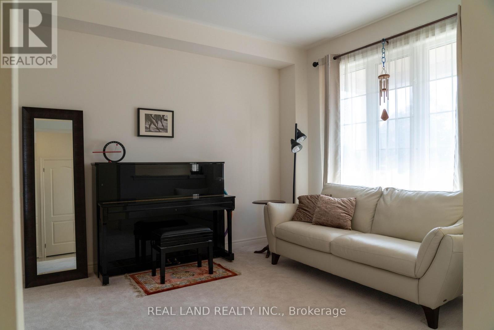 6284 St. Michael Avenue, Niagara Falls, Ontario  L2H 0C7 - Photo 4 - X12350006