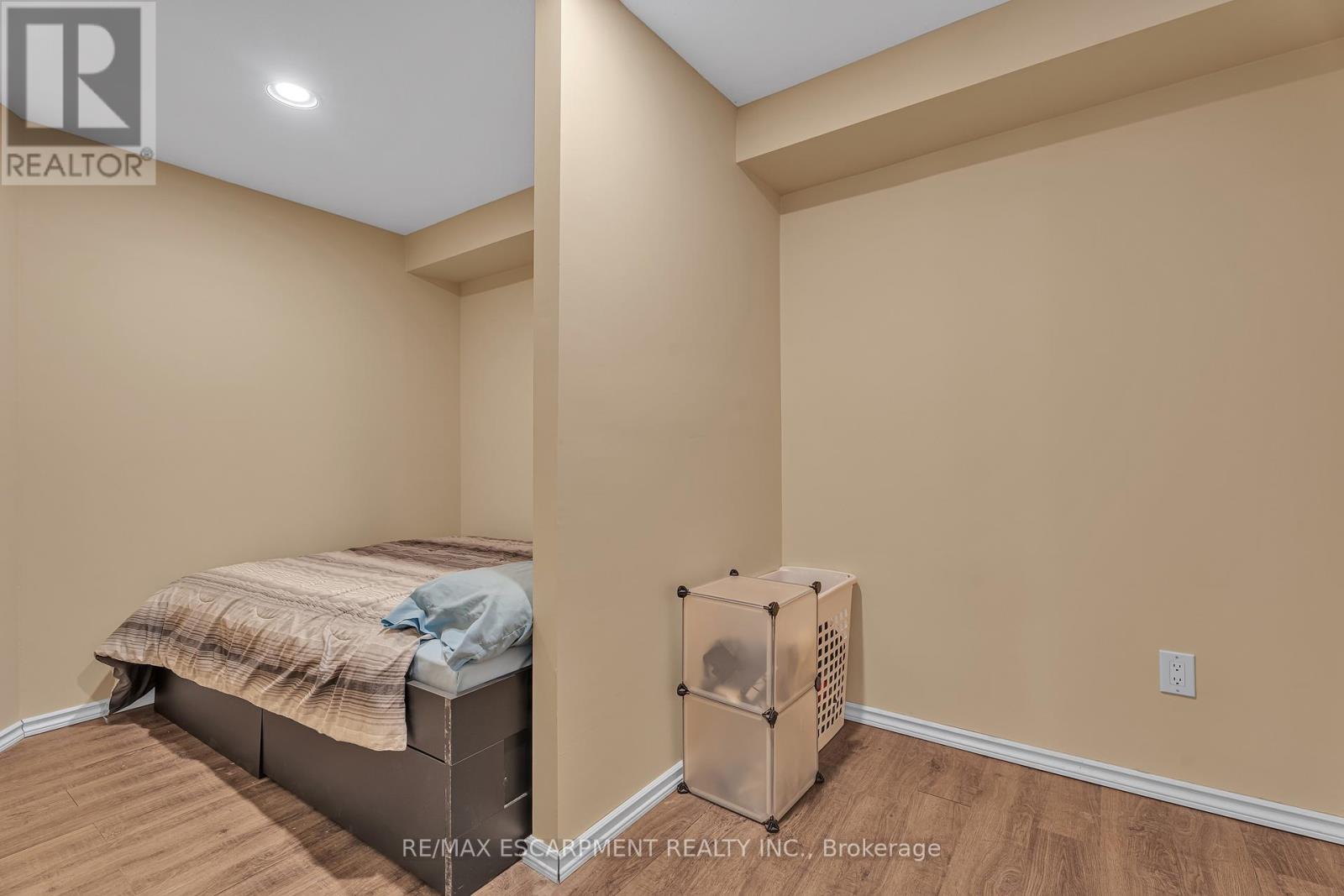 2 Vinehill Drive, Hamilton, Ontario  L8G 4Y5 - Photo 39 - X12350007