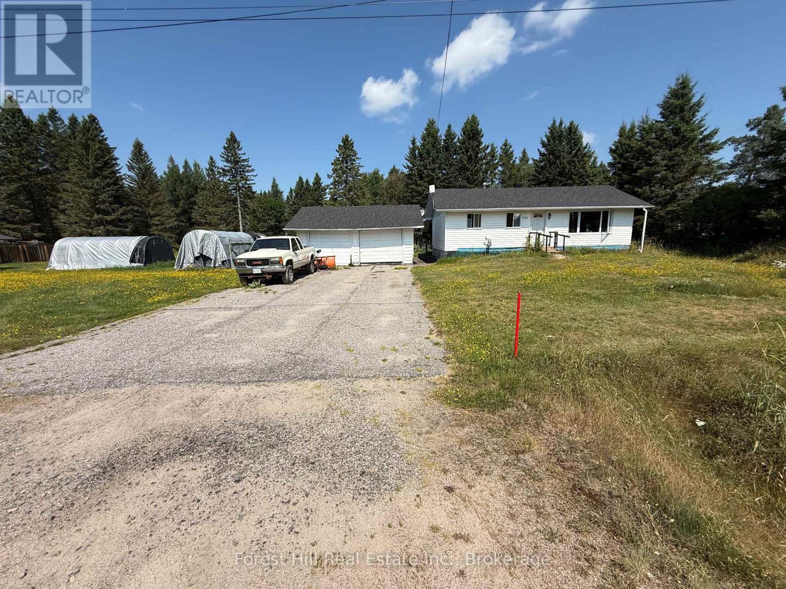 502 Sweezy Street W, Powassan, Ontario  P0H 2L0 - Photo 3 - X12350176