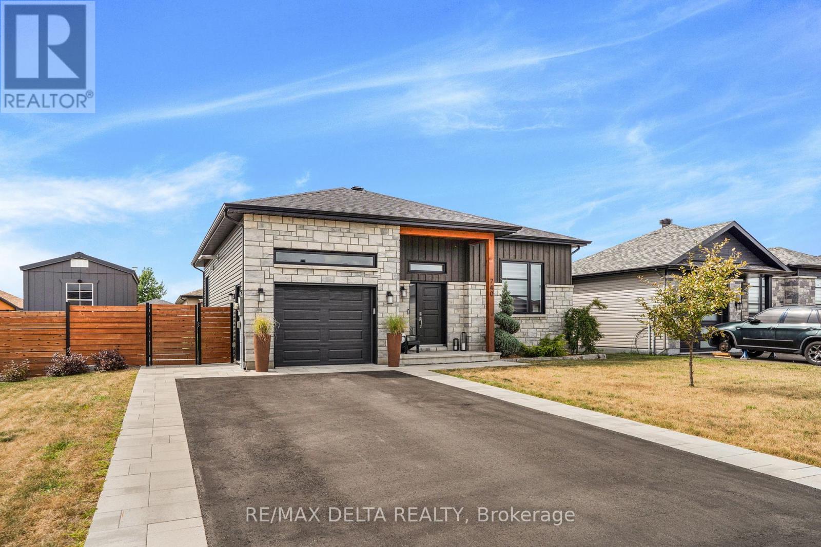 740 Lafrance Crescent, Hawkesbury, Ontario  K6A 3W9 - Photo 2 - X12350018