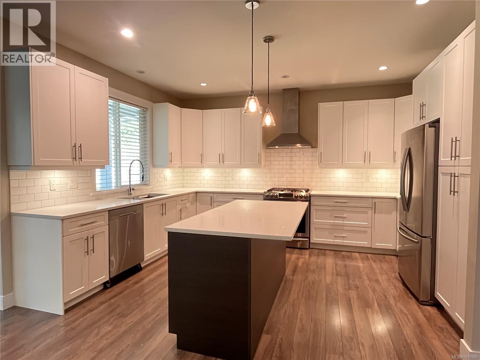 Property at 3584 Holland Ave image 4