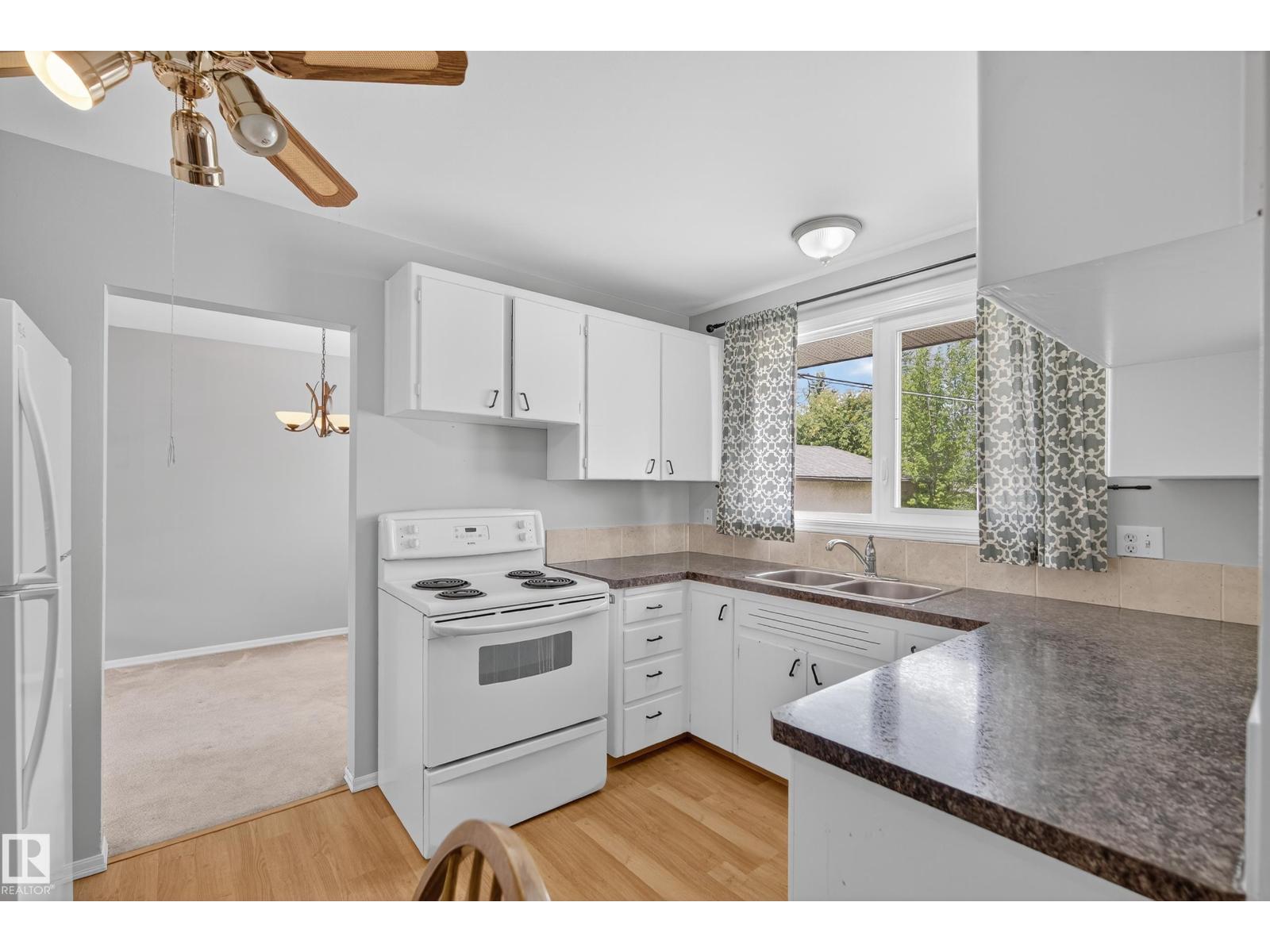 8016 131a Av Nw, Edmonton, Alberta  T5C 2A3 - Photo 12 - E4453490
