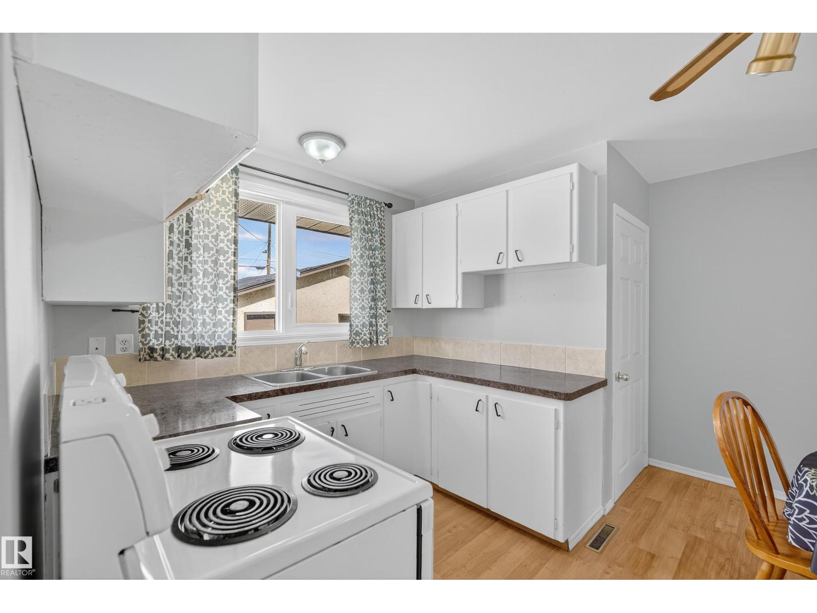 8016 131a Av Nw, Edmonton, Alberta  T5C 2A3 - Photo 13 - E4453490