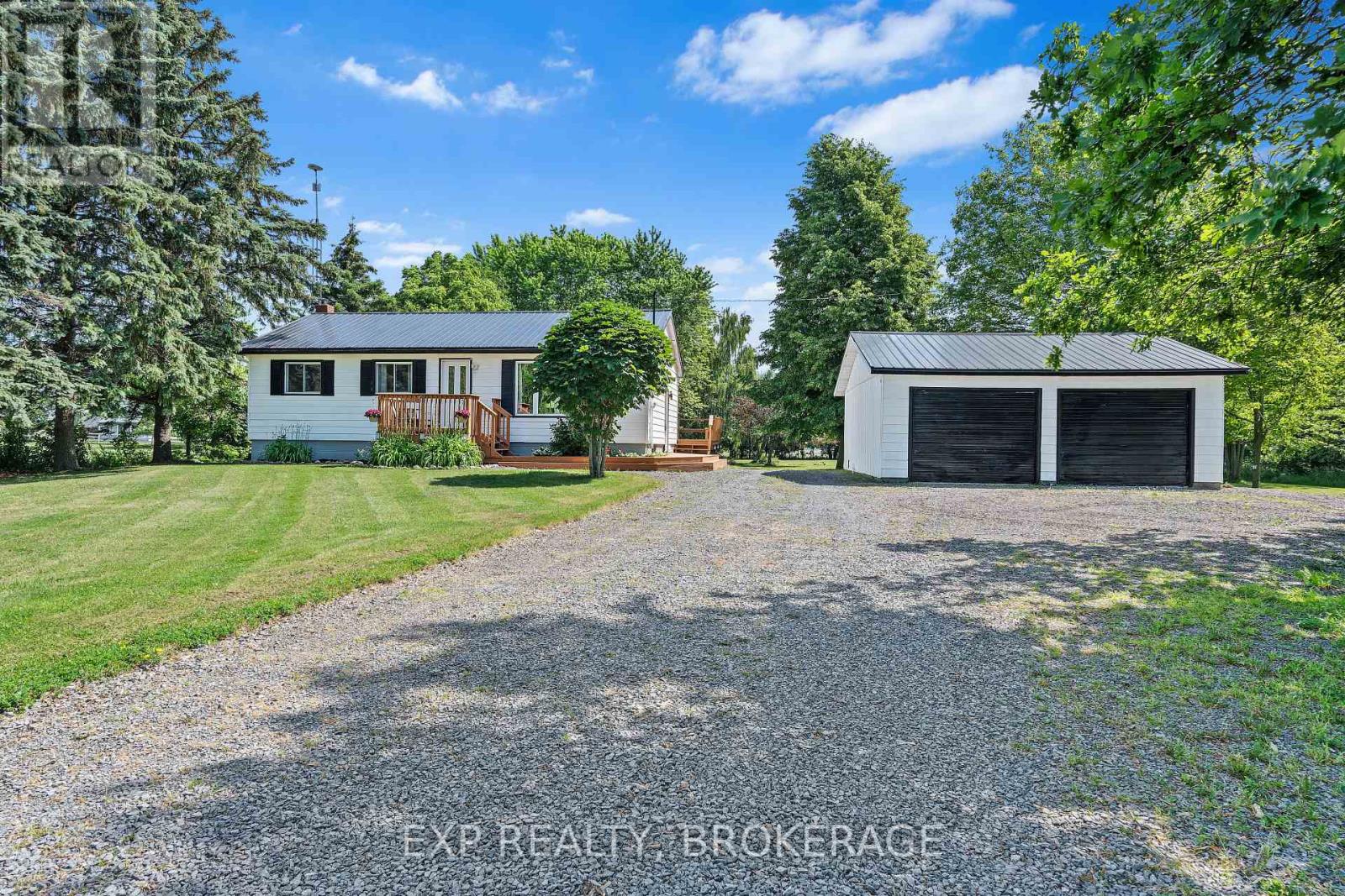 912 8th Line Road, Frontenac Islands, Ontario  K0H 2Y0 - Photo 3 - X12350320