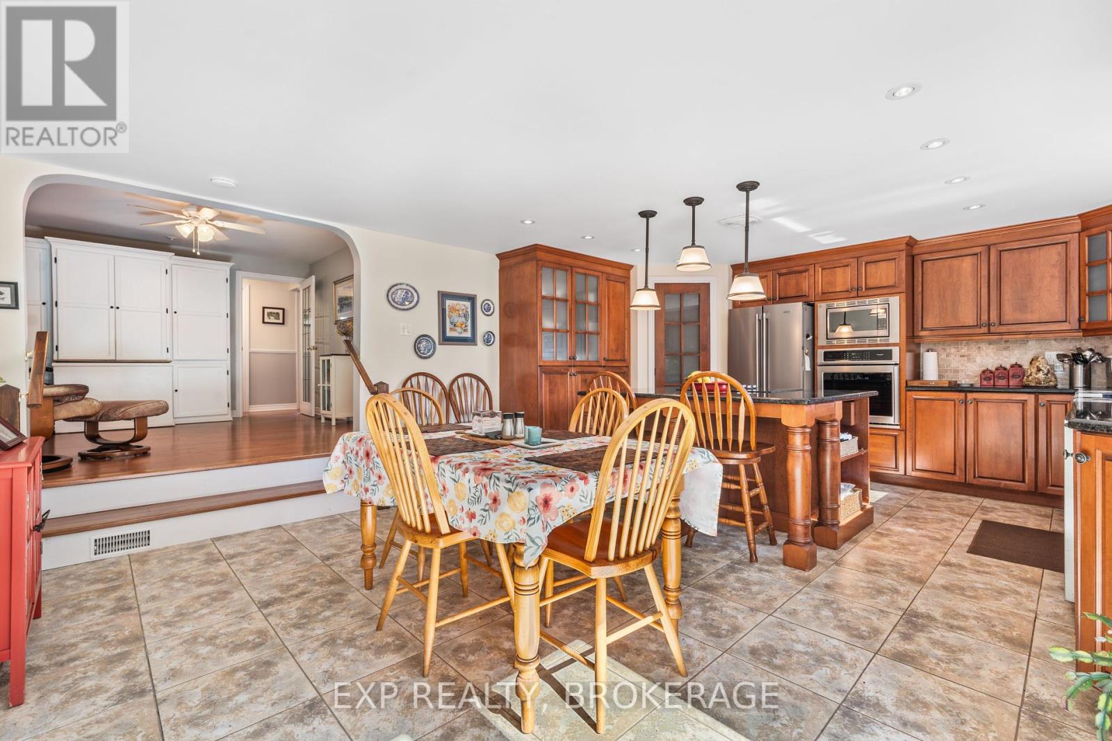 746 Natureshores Lane, Kingston, Ontario  K7L 4V3 - Photo 12 - X12350369