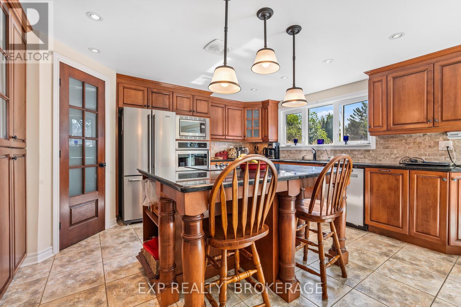 746 Natureshores Lane, Kingston, Ontario  K7L 4V3 - Photo 13 - X12350369