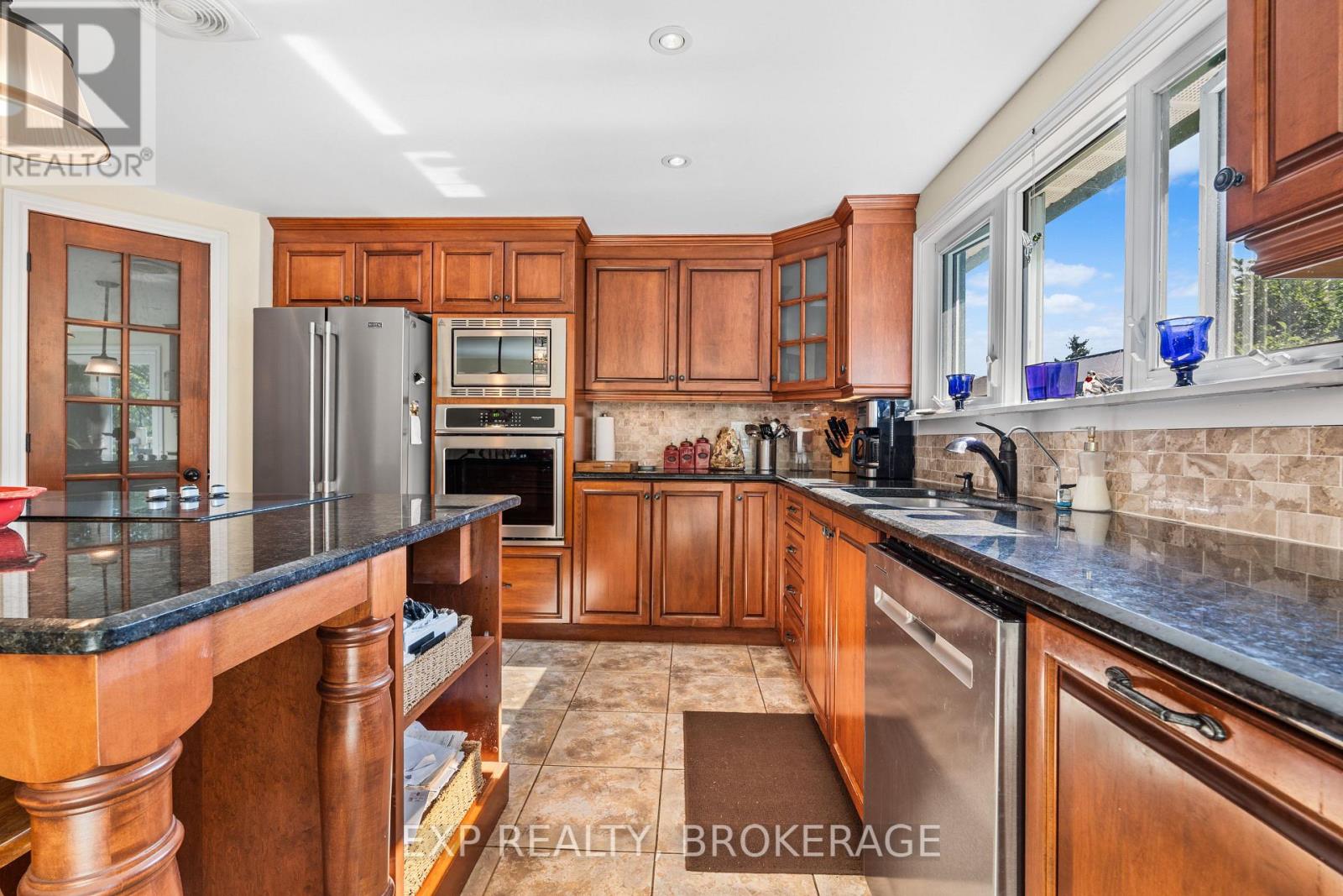 746 Natureshores Lane, Kingston, Ontario  K7L 4V3 - Photo 14 - X12350369