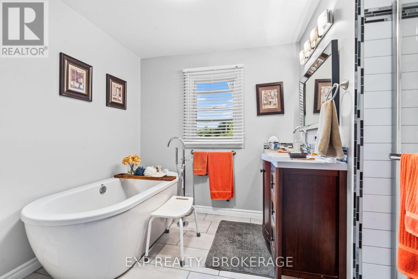 746 Natureshores Lane, Kingston, Ontario  K7L 4V3 - Photo 25 - X12350369