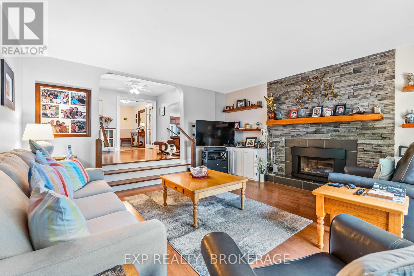 746 Natureshores Lane, Kingston, Ontario  K7L 4V3 - Photo 5 - X12350369