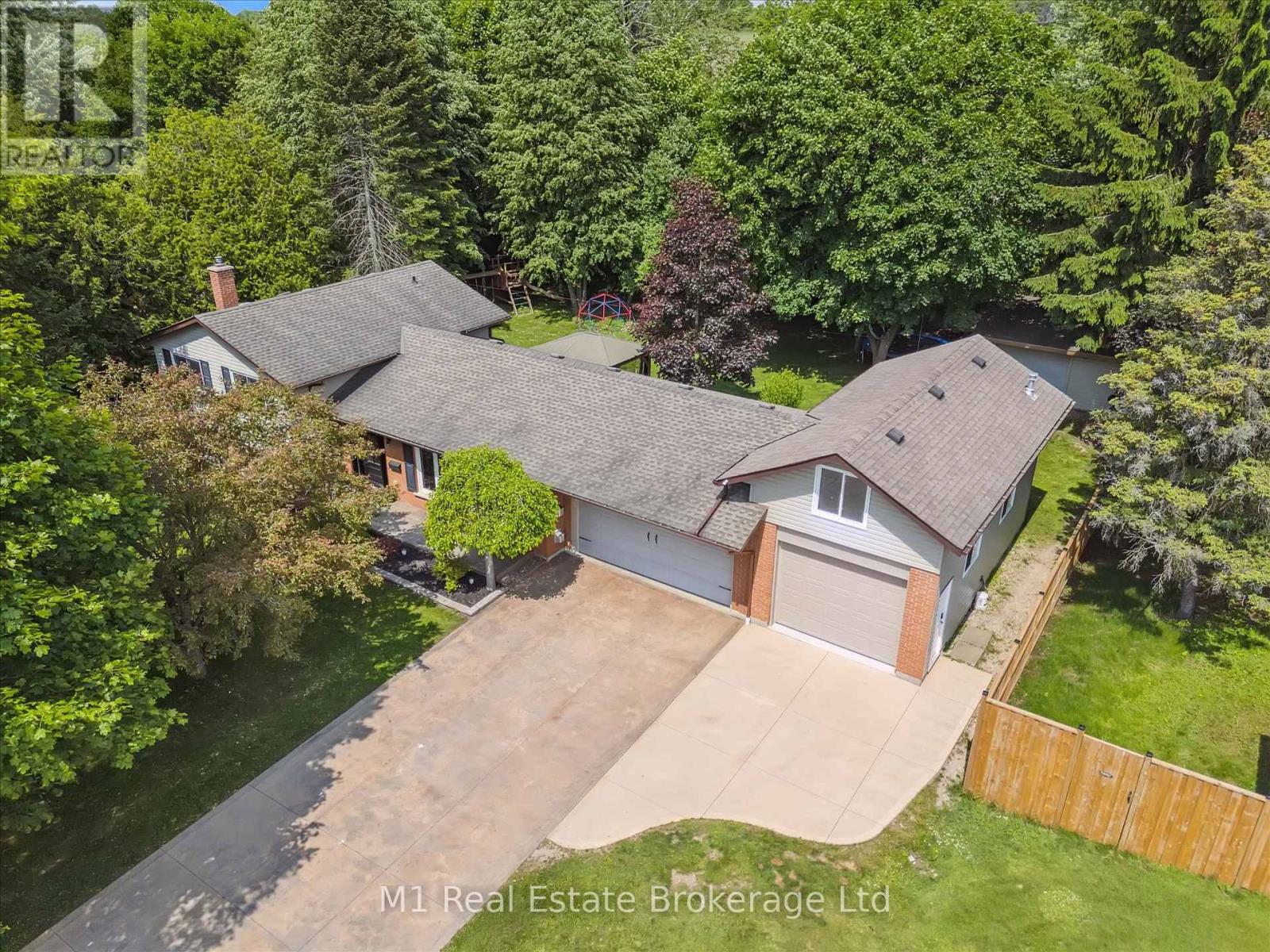 765 Bon Accord Street, Centre Wellington, Ontario  N1M 3A2 - Photo 2 - X12223929