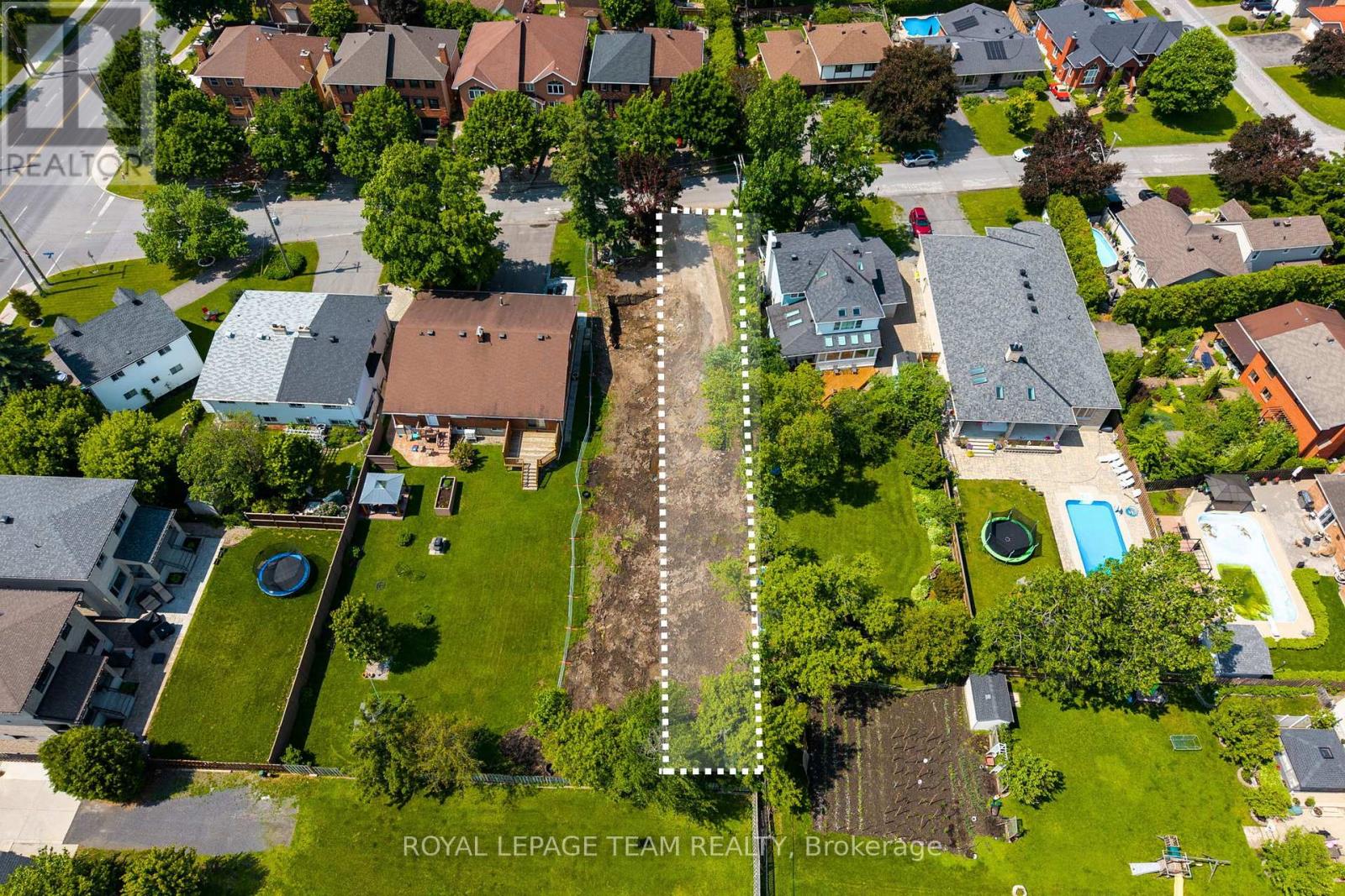 1092 Normandy Crescent, Ottawa, Ontario  K2C 0L8 - Photo 4 - X12350348