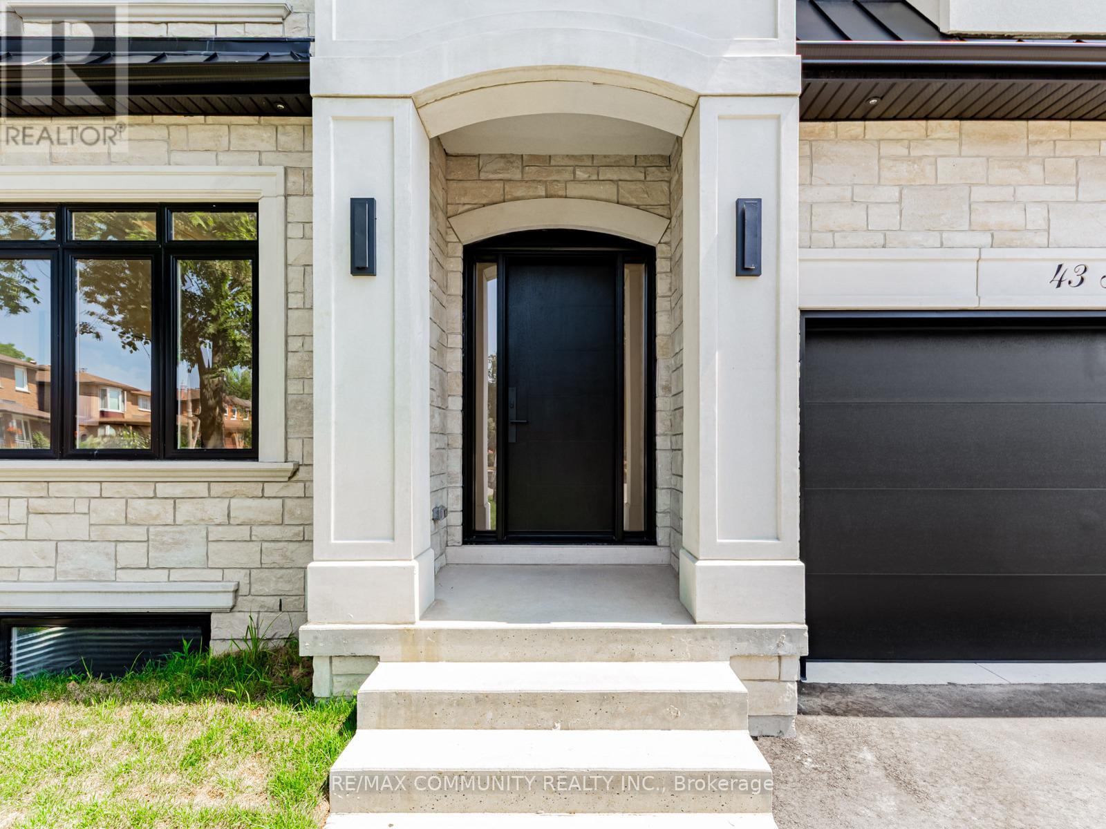 Property at 43 SUGARBUSH SQUARE image 3