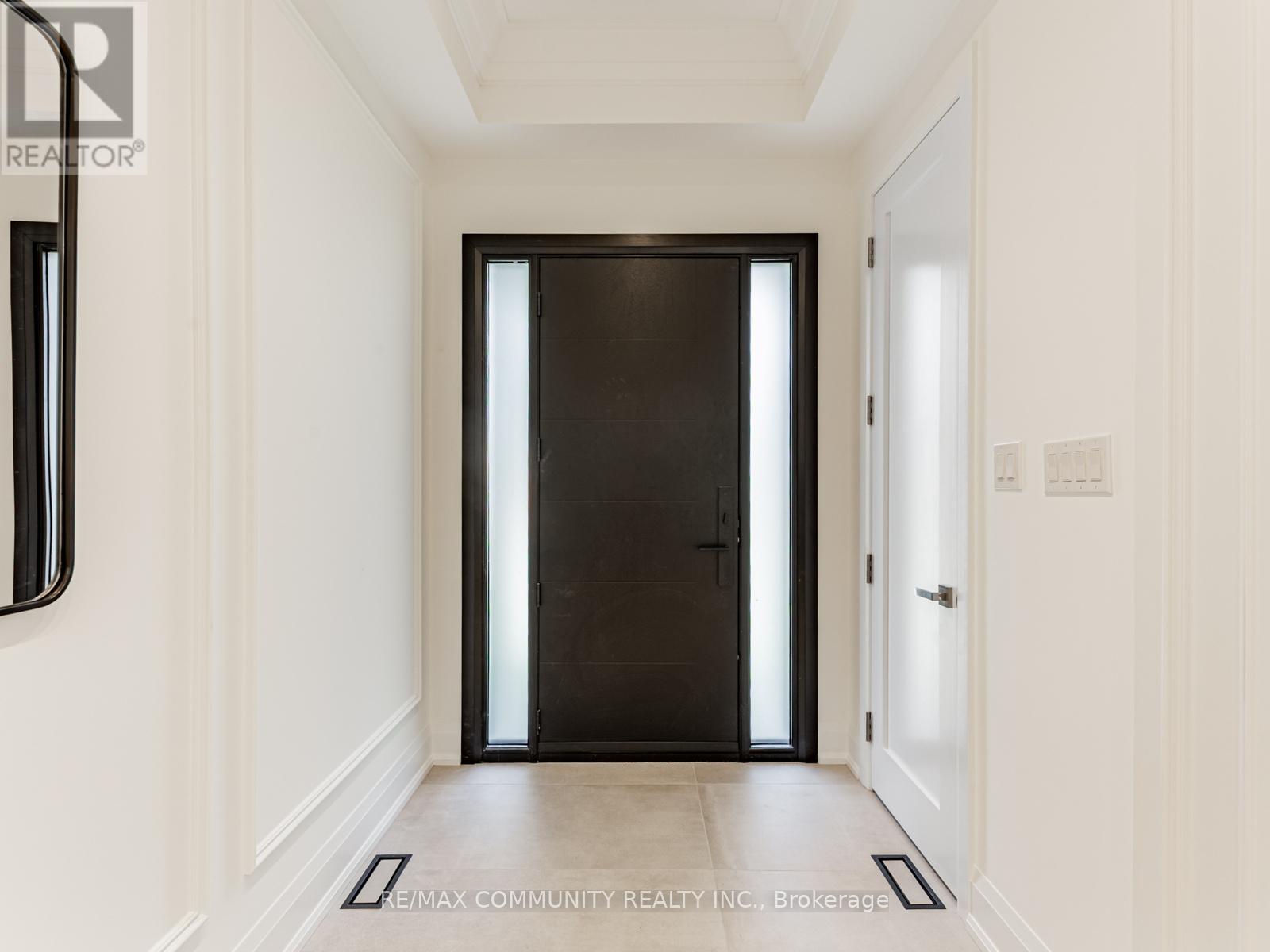 Property at 43 SUGARBUSH SQUARE image 4