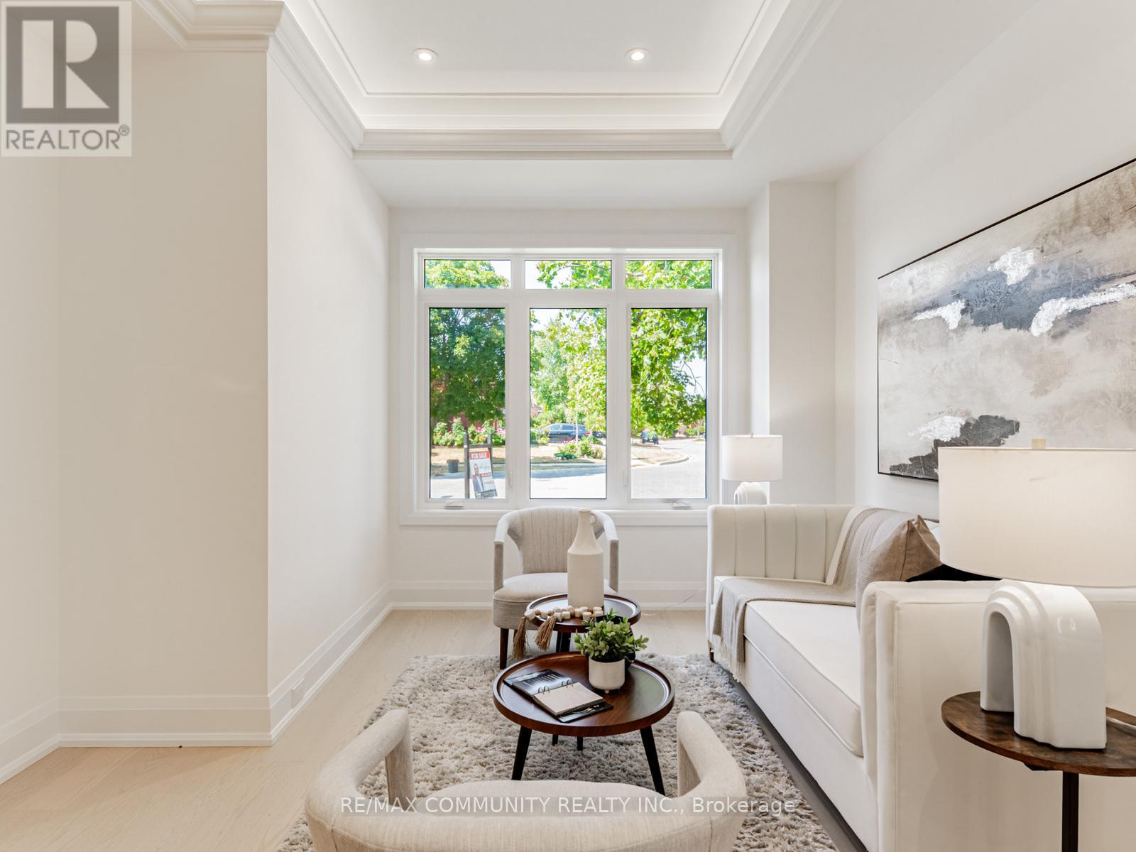 Property at 43 SUGARBUSH SQUARE image 5