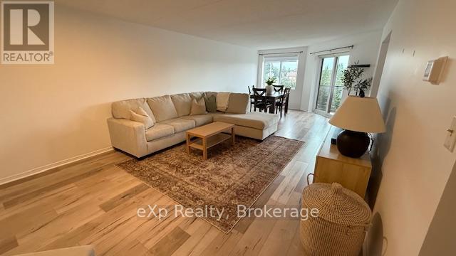 402 - 536 11th Avenue, Hanover, Ontario  N4N 2S4 - Photo 6 - X12350374