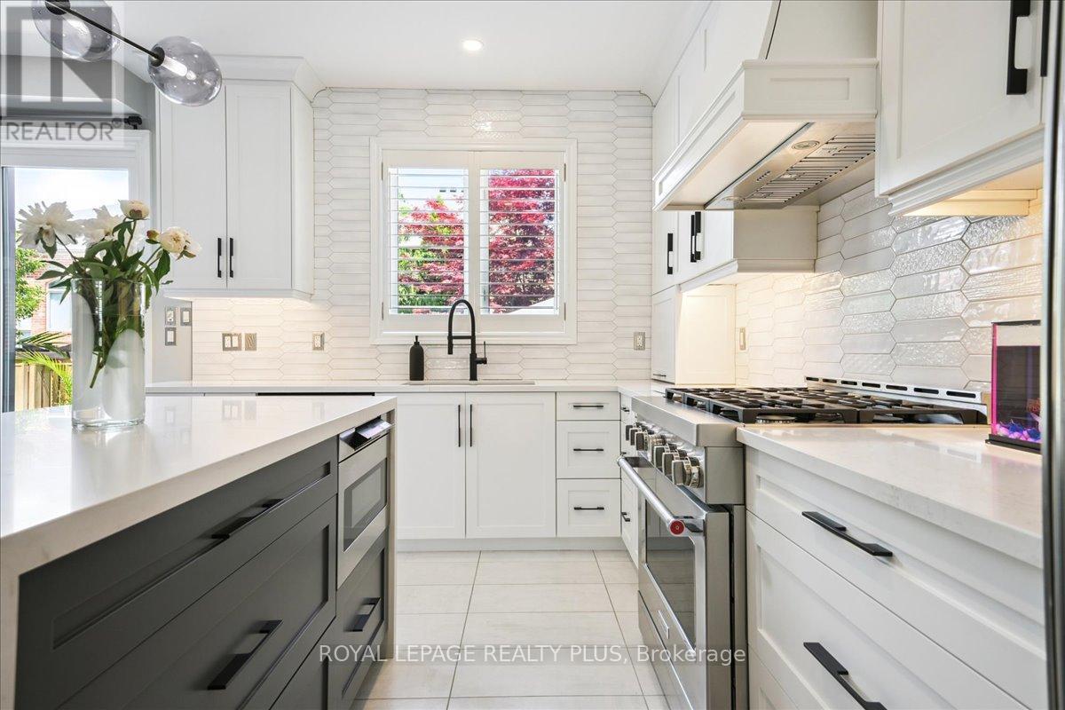 2341 Tesla Crescent, Oakville, Ontario  L6H 7T5 - Photo 28 - W12350179