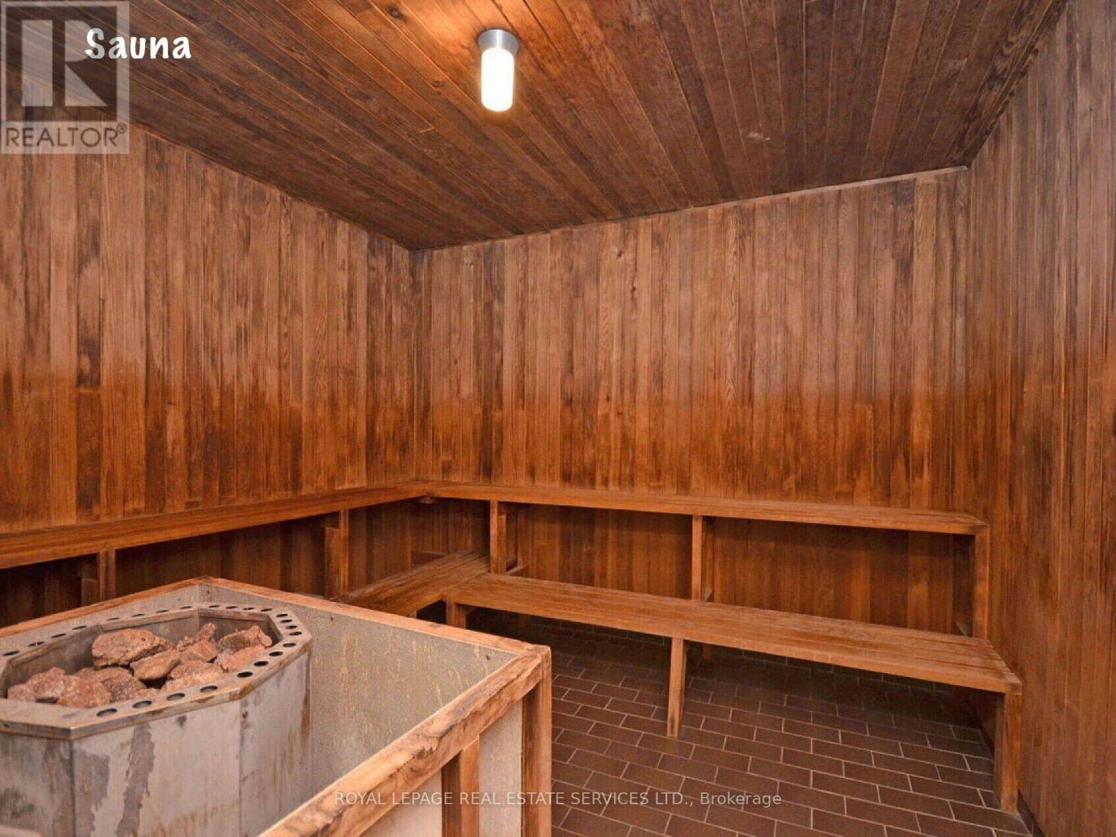 203 - 1300 Mississauga Valley Boulevard, Mississauga, Ontario L5A 3S8 - Photo 32 - W12350226