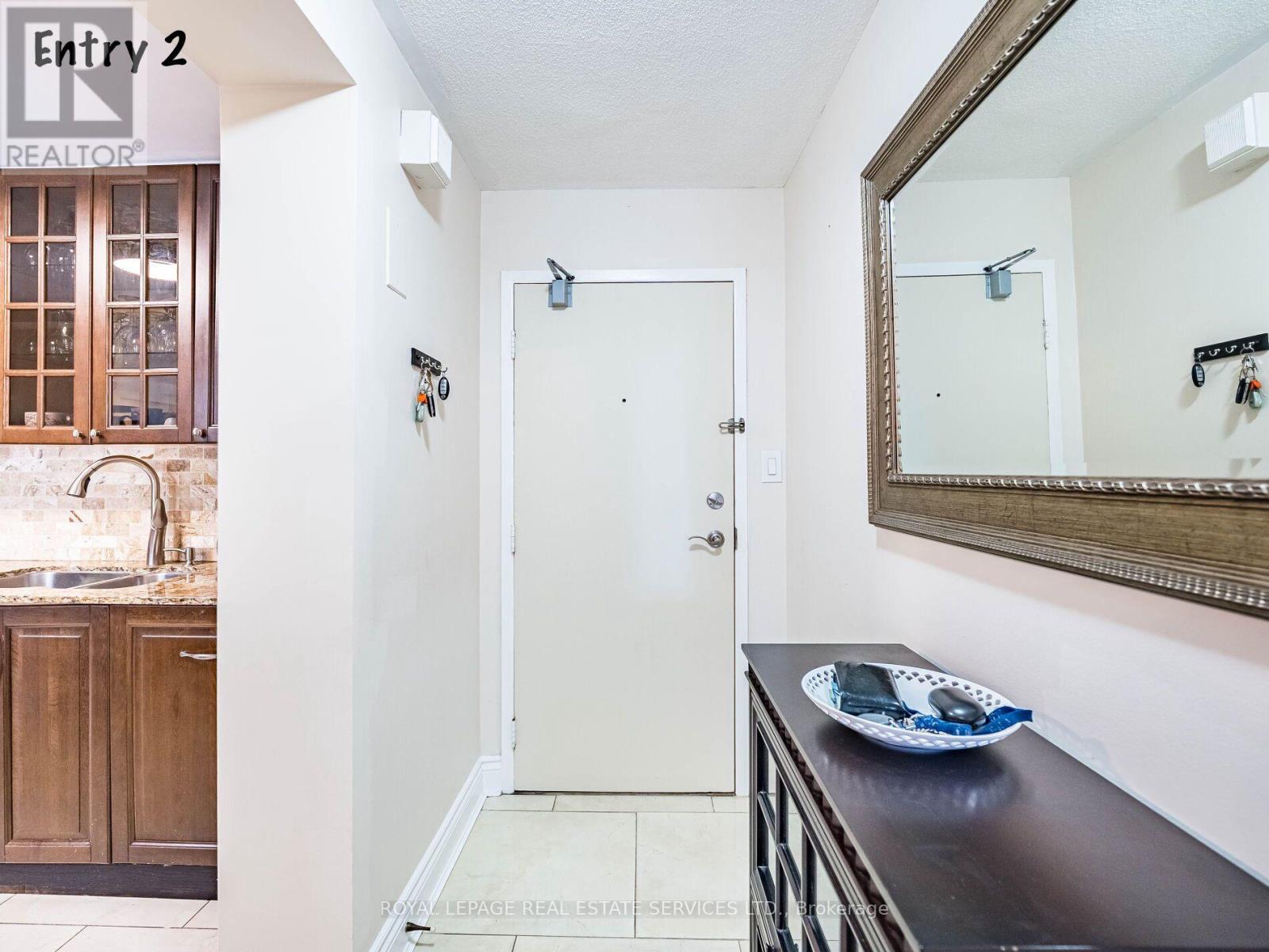 203 - 1300 Mississauga Valley Boulevard, Mississauga, Ontario L5A 3S8 - Photo 6 - W12350226