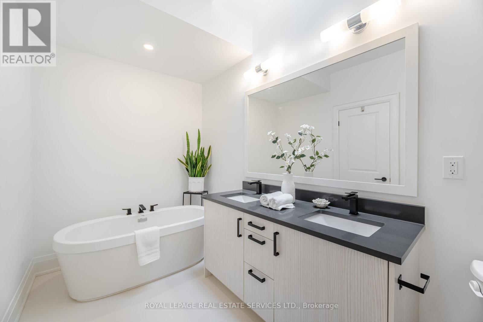 78 - 15 Lunar Crescent, Mississauga, Ontario  L5M 2R6 - Photo 30 - W12350239