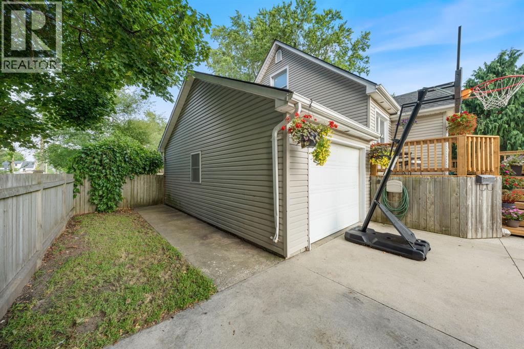 660 Elizabeth Avenue, Sarnia, Ontario  N7S 2T7 - Photo 4 - 25020955