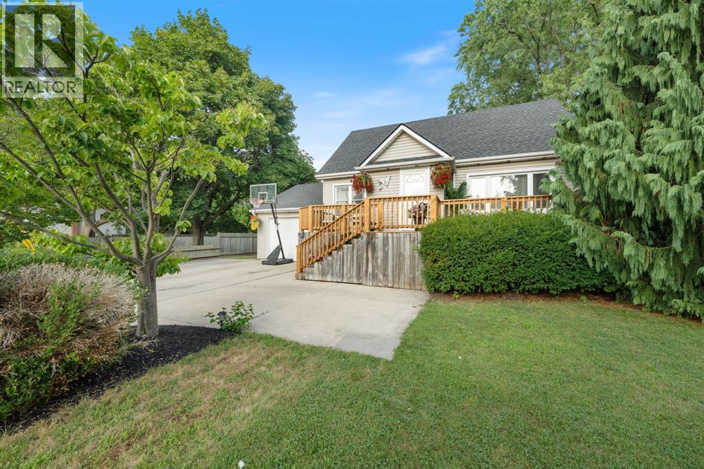 660 Elizabeth Avenue, Sarnia, Ontario  N7S 2T7 - Photo 3 - 25020955