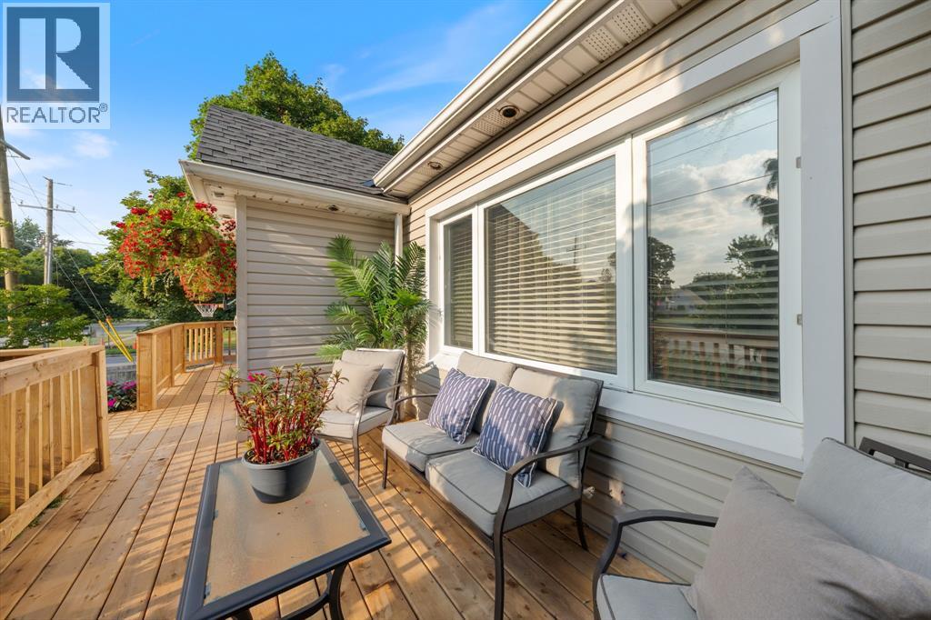 660 Elizabeth Avenue, Sarnia, Ontario  N7S 2T7 - Photo 7 - 25020955