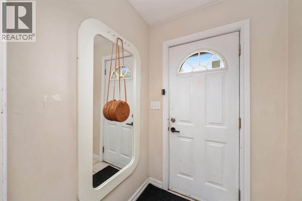 660 Elizabeth Avenue, Sarnia, Ontario  N7S 2T7 - Photo 8 - 25020955