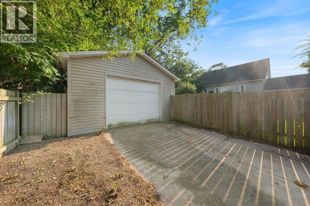 660 Elizabeth Avenue, Sarnia, Ontario  N7S 2T7 - Photo 42 - 25020955