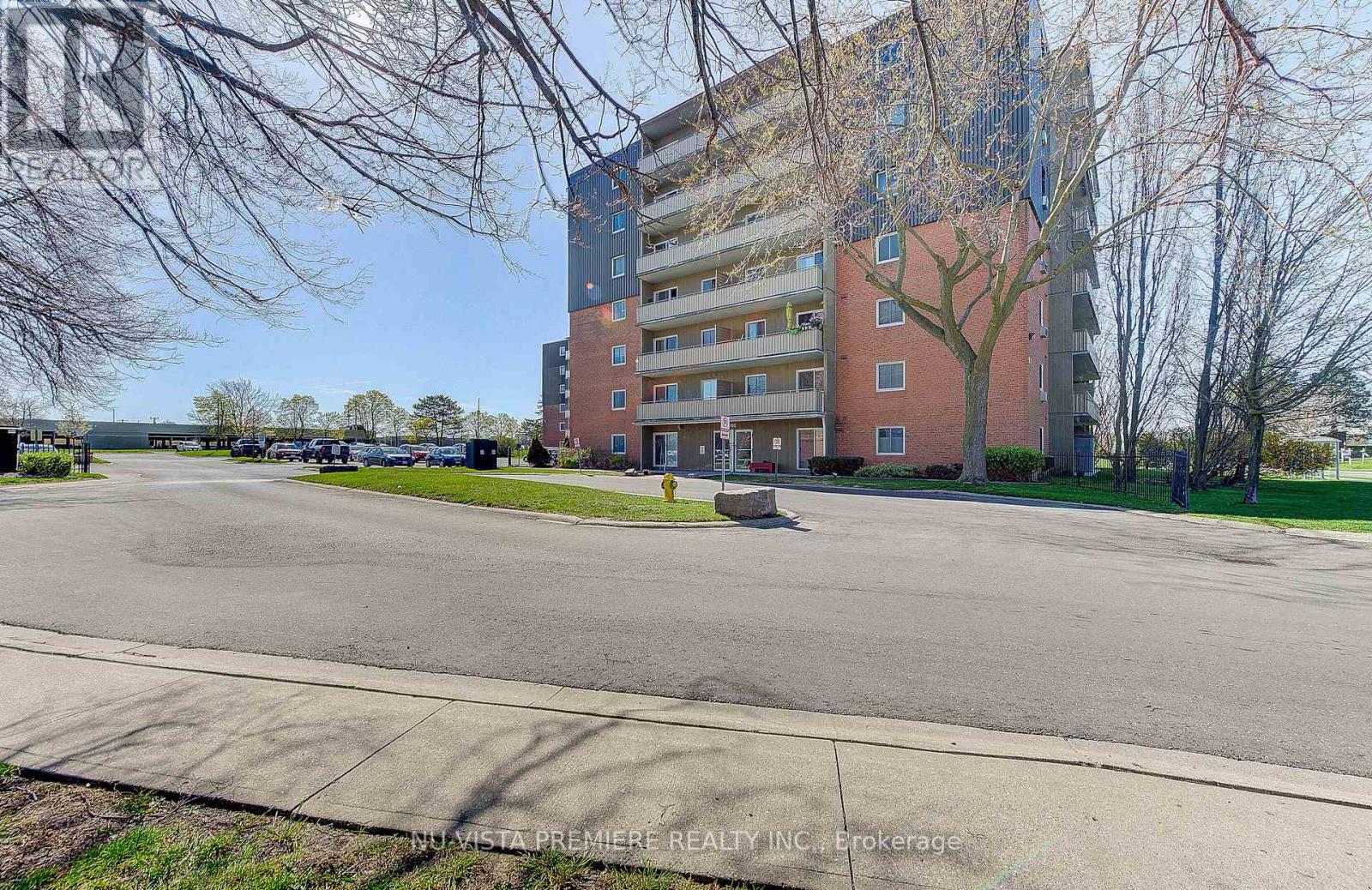 602 - 1102 Jalna Boulevard, London South, Ontario  N6E 1X8 - Photo 33 - X12350431