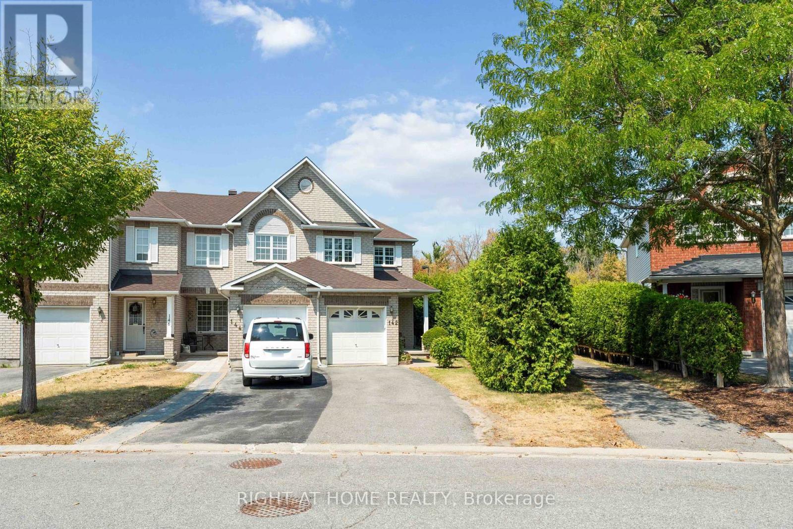 142 Blackdome Crescent, Ottawa, Ontario  K2T 1A7 - Photo 2 - X12350412