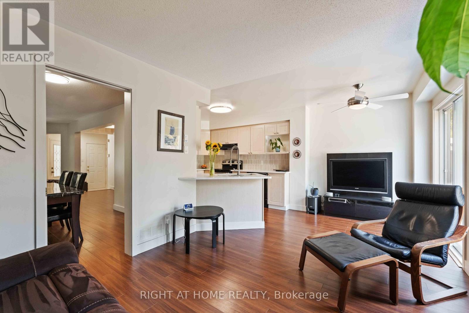 142 Blackdome Crescent, Ottawa, Ontario  K2T 1A7 - Photo 5 - X12350412