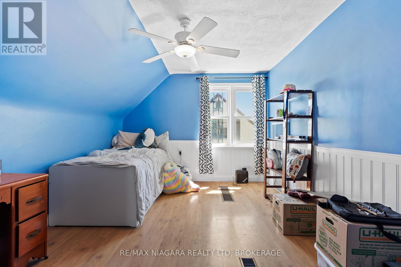 39 Seymour Avenue, St. Catharines, Ontario  L2P 1A5 - Photo 15 - X12337830