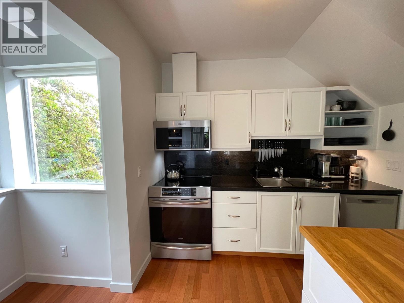 Property at 3550 OAK STREET image 3