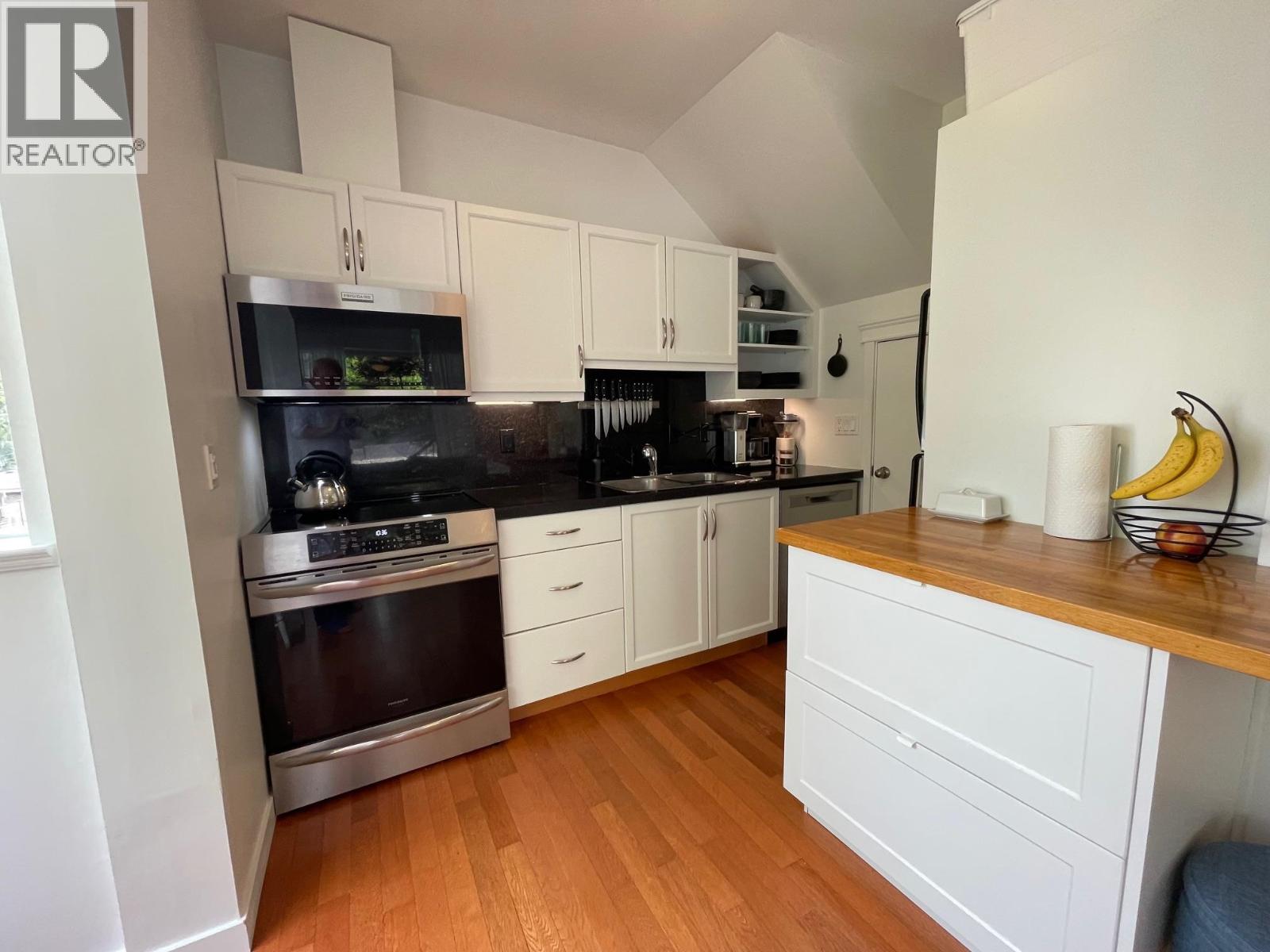 Property at 3550 OAK STREET image 4