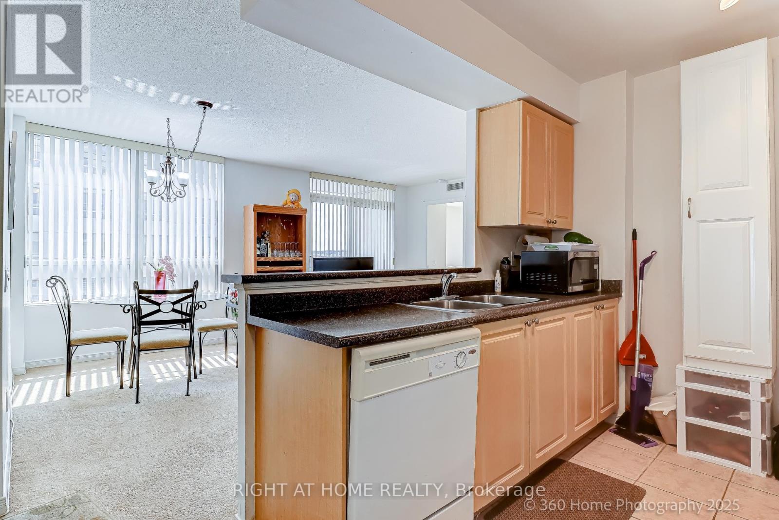 817 - 1200 The Esplanade N, Pickering, Ontario  L1V 6V3 - Photo 7 - E12350261
