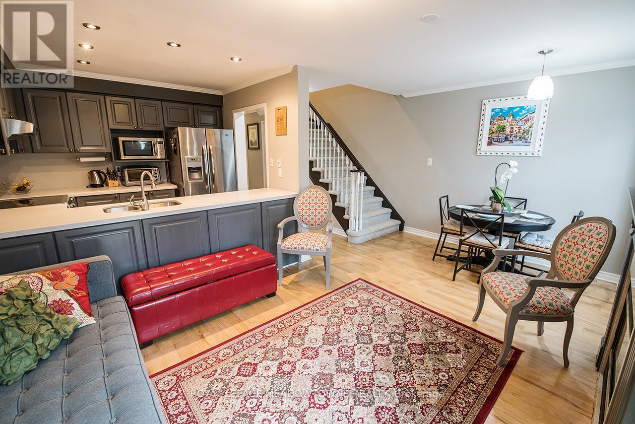 6867 Shade House Court N, Mississauga, Ontario  L5W 1C3 - Photo 2 - W12350258
