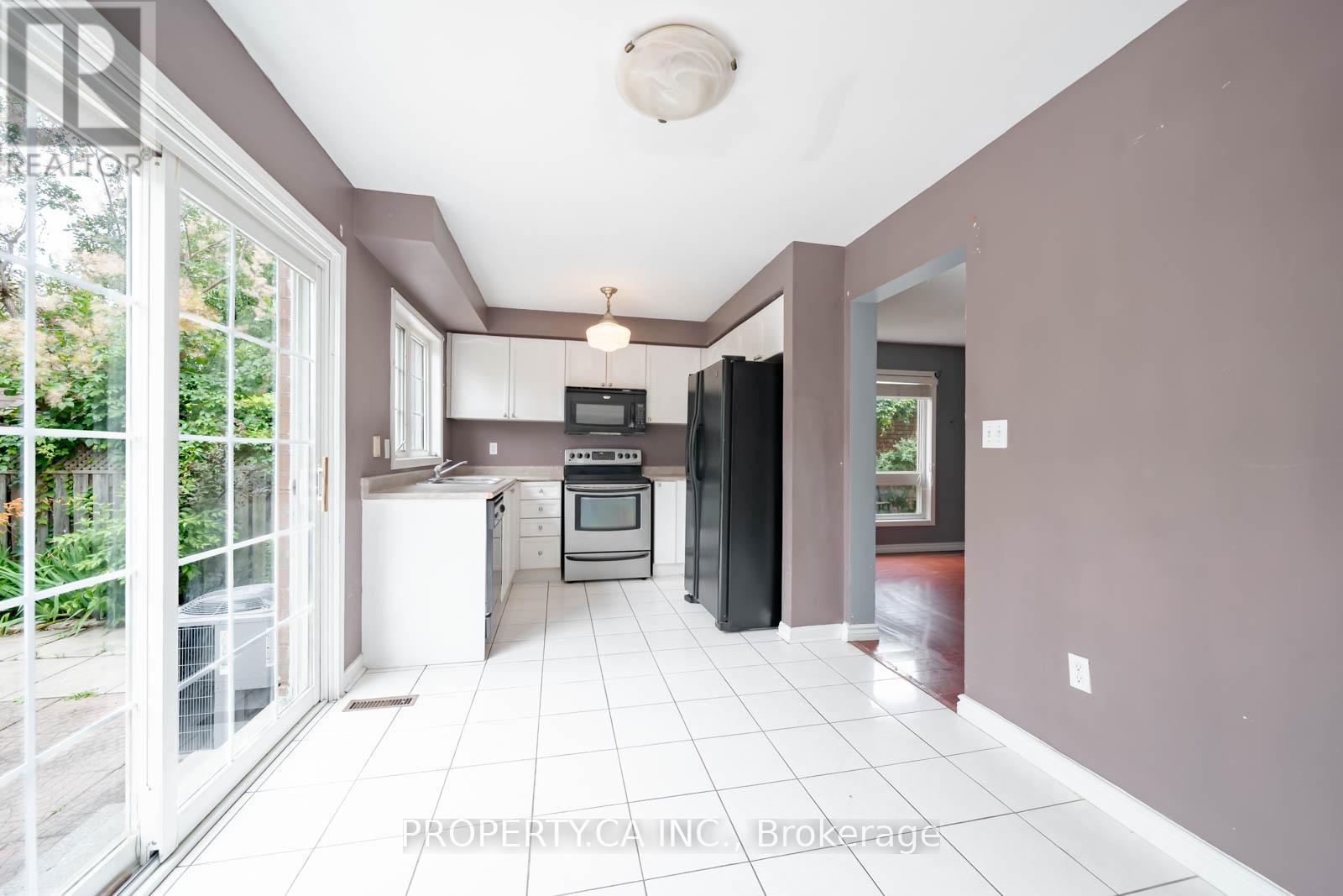 16 Fidelity Avenue, Brampton, Ontario  L7A 2S6 - Photo 4 - W12350276
