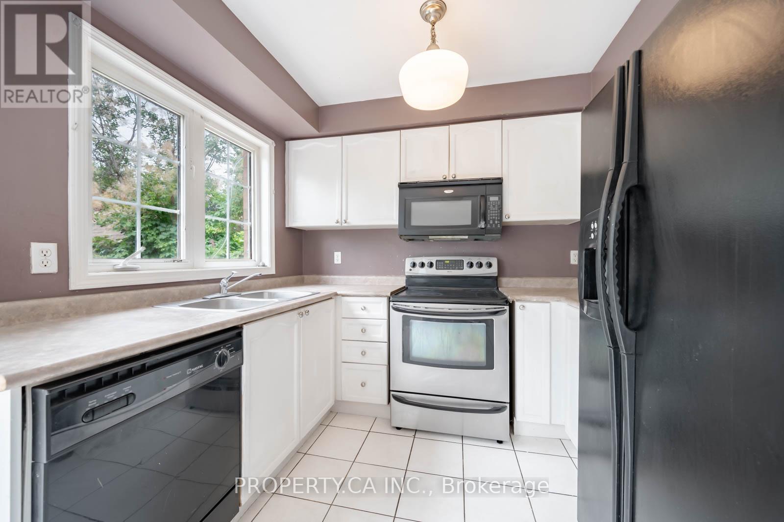 16 Fidelity Avenue, Brampton, Ontario  L7A 2S6 - Photo 5 - W12350276