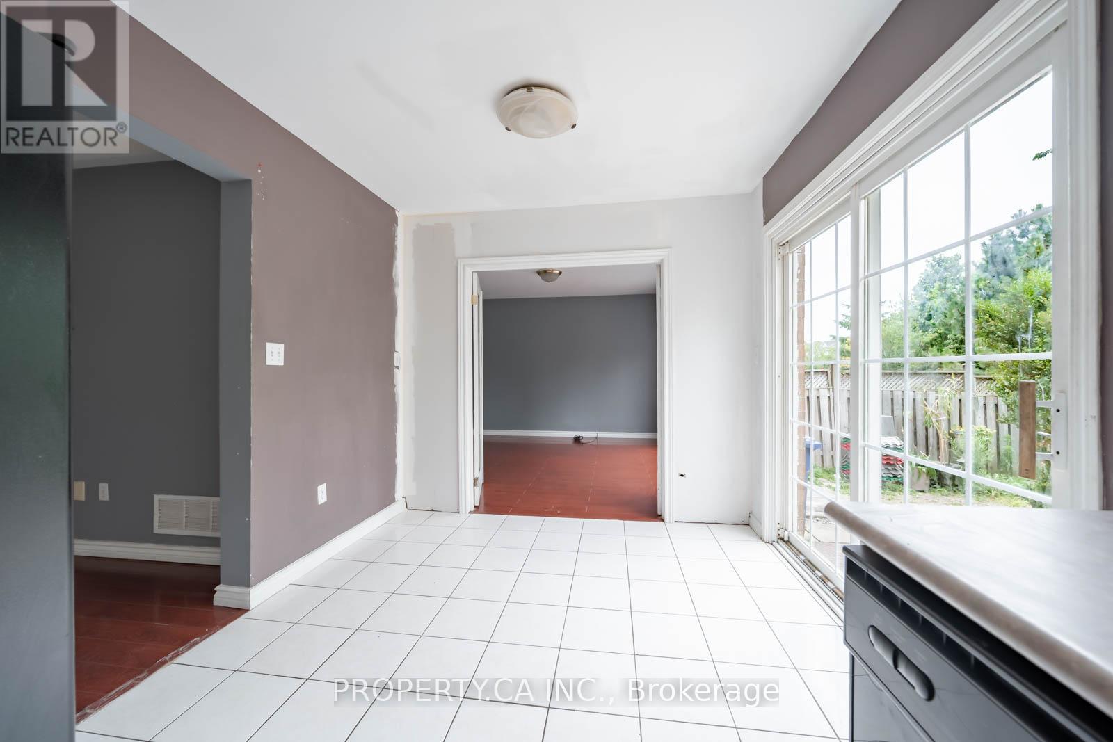 16 Fidelity Avenue, Brampton, Ontario  L7A 2S6 - Photo 7 - W12350276