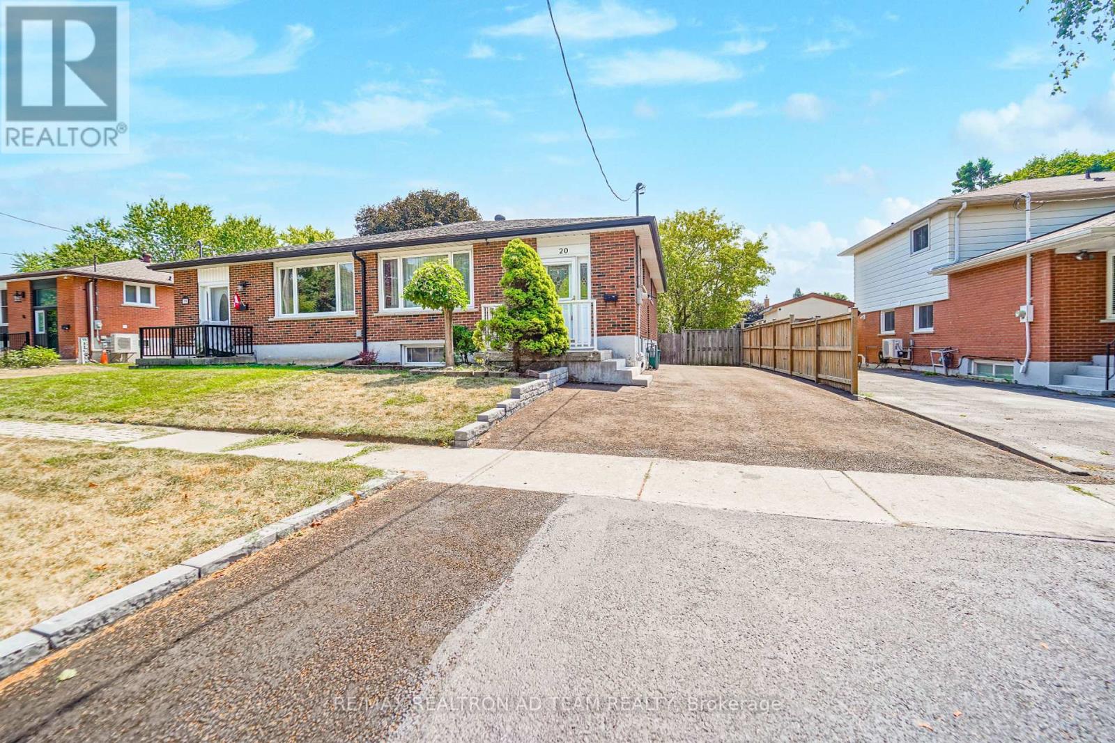 20 Little Avenue, Clarington, Ontario  L1C 1J6 - Photo 3 - E12350453