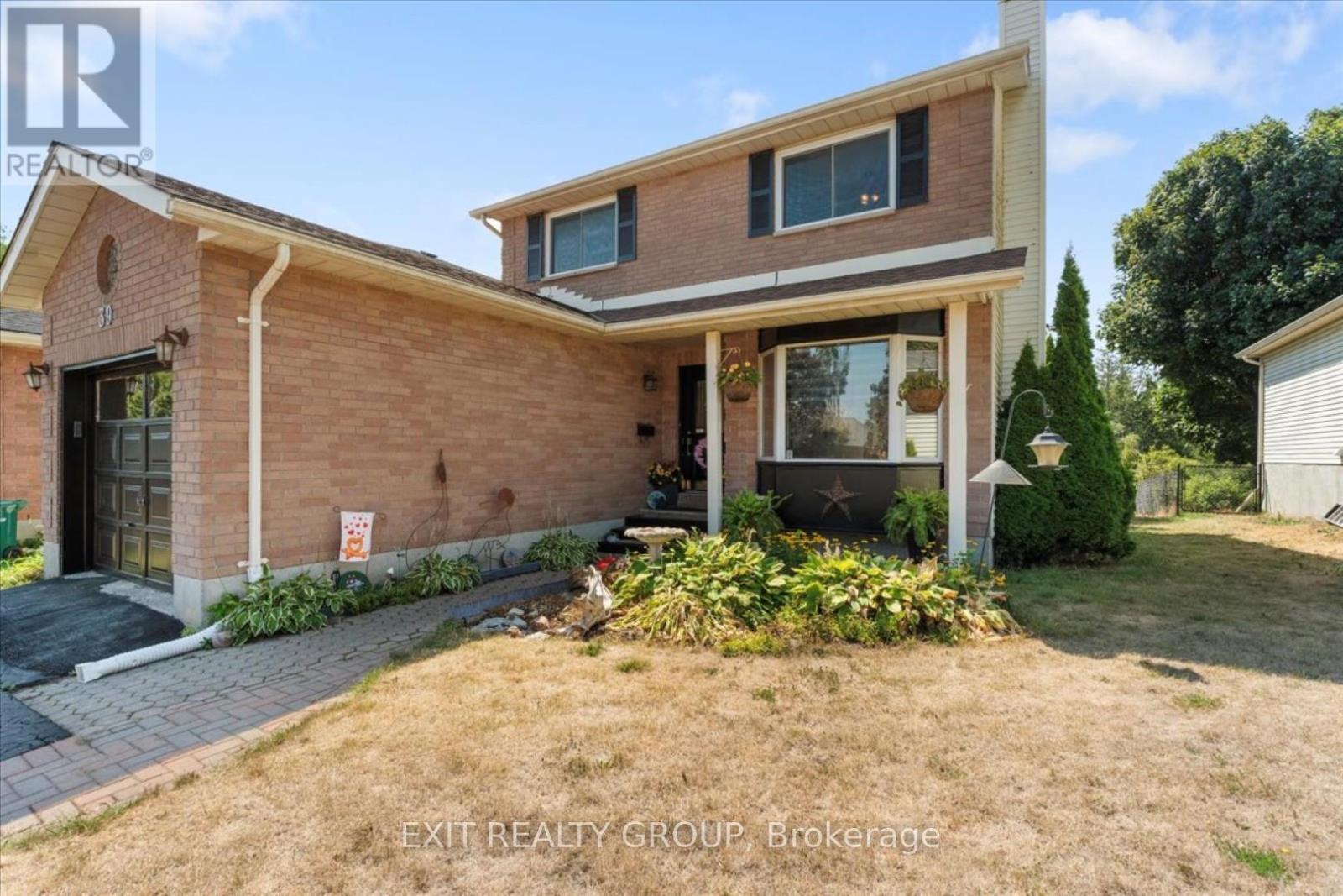 39 Sherwood Crescent, Belleville, Ontario  K8P 5G2 - Photo 2 - X12350550