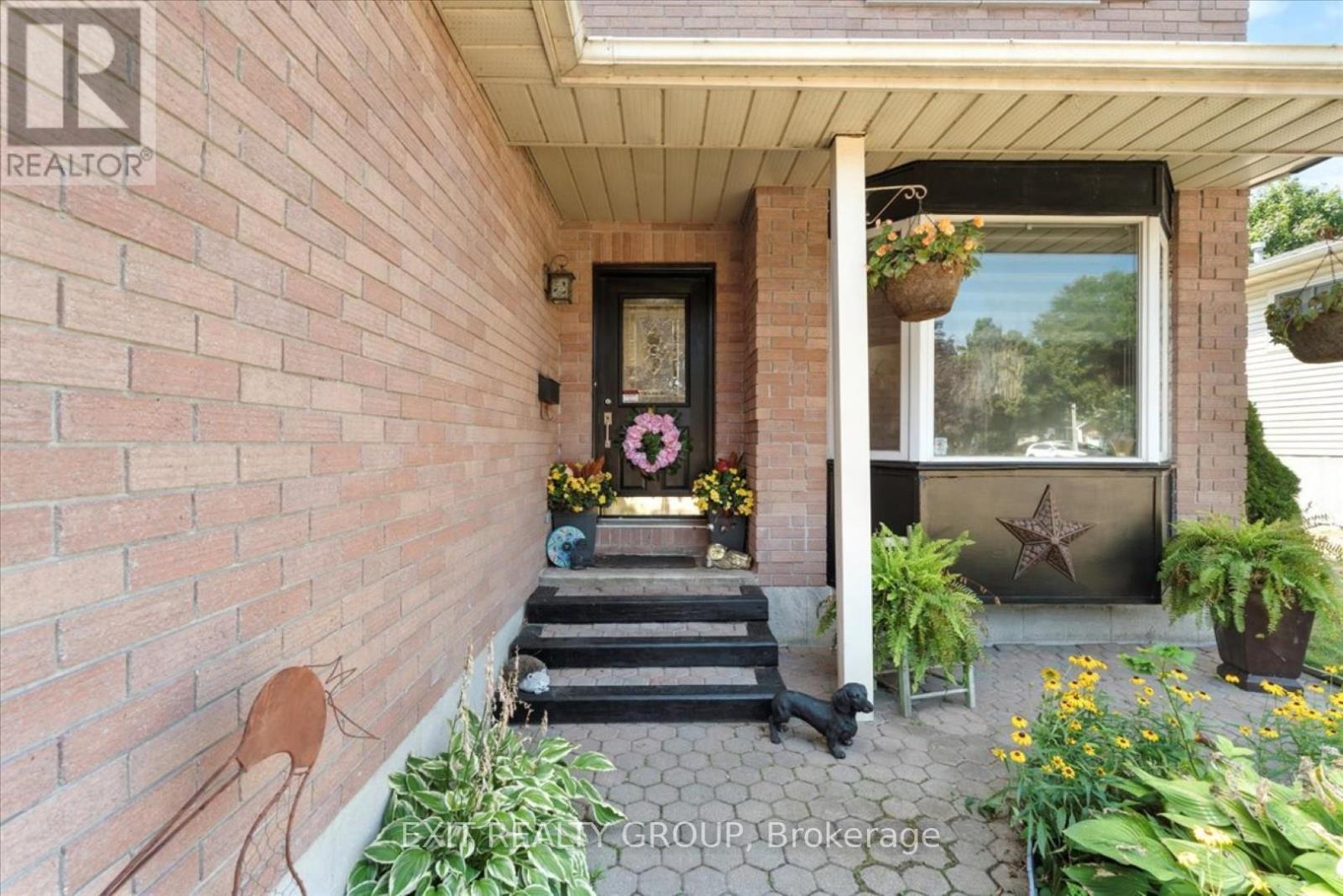 39 Sherwood Crescent, Belleville, Ontario  K8P 5G2 - Photo 3 - X12350550