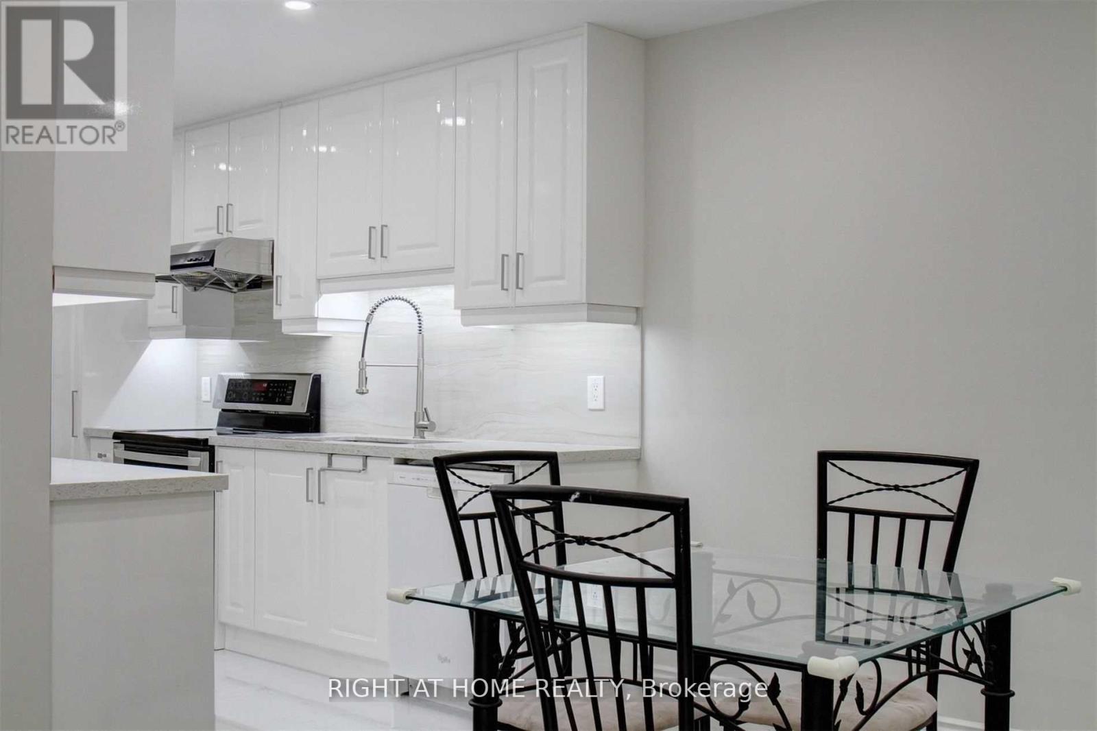 28 Baywood Court, Markham, Ontario  L3T 5W3 - Photo 13 - N12350438